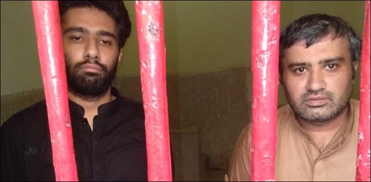 ریل میں پولیس اہل کاروں کو احکامات دیتے جعلی ریلوے افسران گرفتار