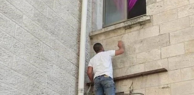 فلسطینی نوجوان کی تصویر نے سب کو رلا دیا