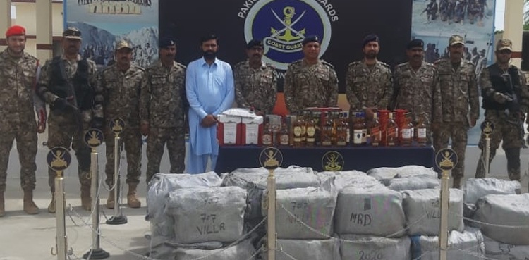 پاکستان کوسٹ گارڈز کی کارروائی،غیر ملکی شراب برآمد