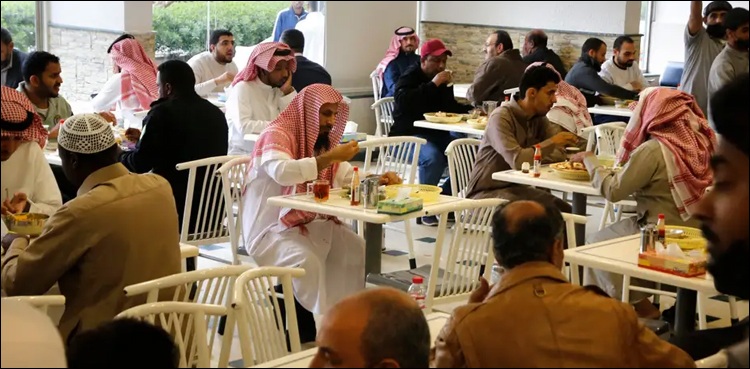 سعودی عرب کے تمام ریستوران کیش فری ہوگئے