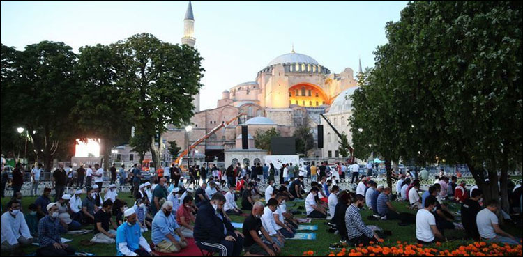 تاریخی مسجد آیا صوفیا میں 86سال بعد نماز کی ادائیگی،  روح پرور مناظر