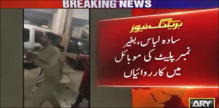 گلستان جوہر میں‌ مبینہ پولیس موبائل کا گھر دھاوا