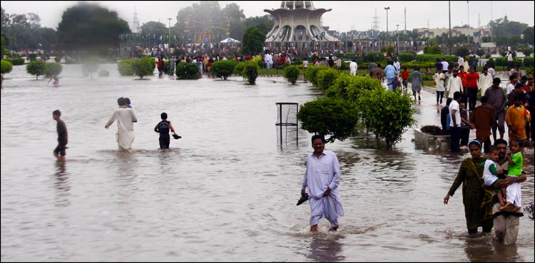 لاہورمیں بارش، موسم خوشگوار، نشیبی علاقے زیر آب