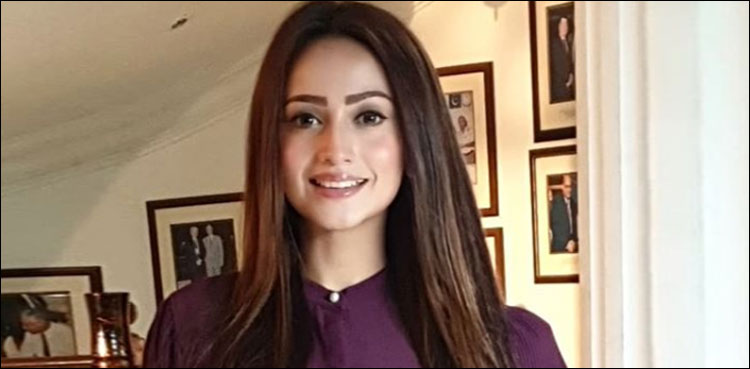 زرنش خان کو ملا شاندار سرپرائز، تصاویر سوشل میڈیا پر وائرل