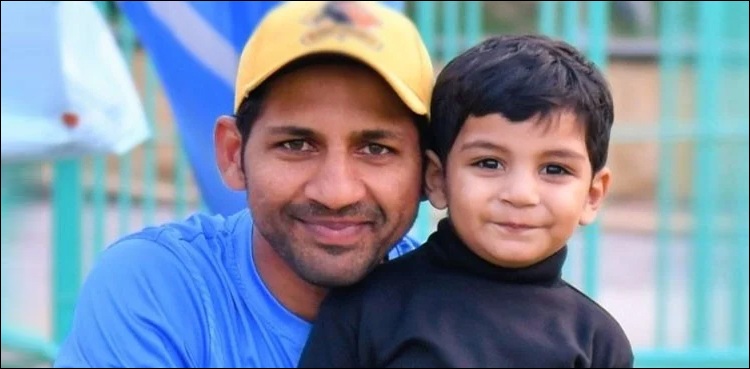 سرفراز احمد کے بیٹے کی کرکٹ کھیلنے کی ویڈیو وائرل
