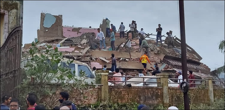 بھارت میں 5 منزلہ عمارت گر گئی، 70 افراد کے ملبے تلے دبنے کا خدشہ