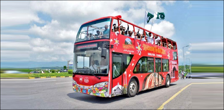 حکومت کے 2 سال مکمل، راولپنڈی  میں ڈبل ڈیکر بسیں چل پڑیں