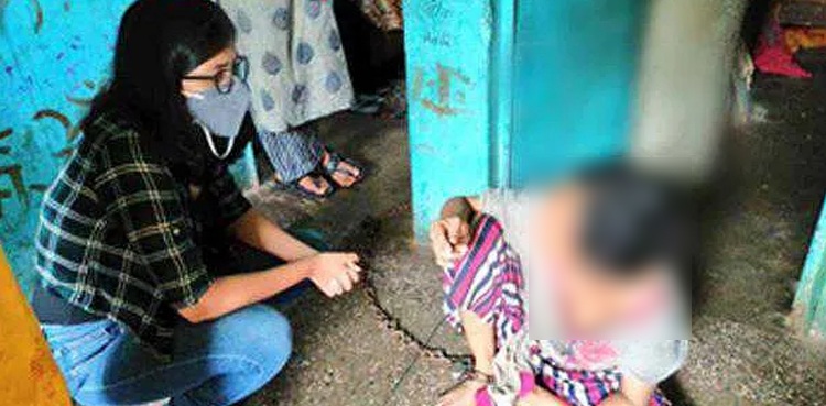بھارت: 6 ماہ سے زنجیروں میں جکڑی خاتون کو آزادی کیسے ملی؟