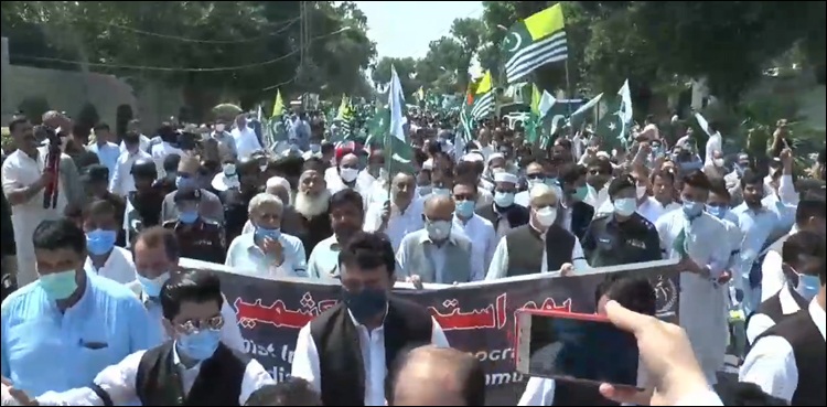 عمران خان نے کشمیر کی صورت حال کو اجاگر کر کے بھارت کو تنہائی کا شکار کر دیا: محمود خان