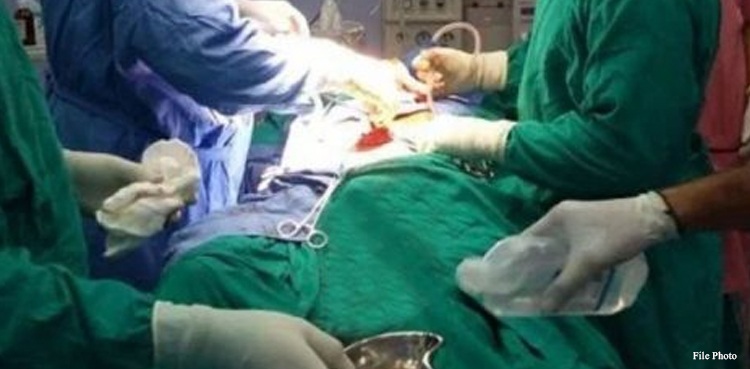ڈاکٹر آپریشن کے دوران مریضہ کے پیٹ میں تولیہ بھول گئے