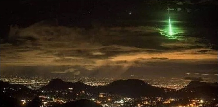 یمن: آسمان سے نیلے روشن پتھر گرنے لگے