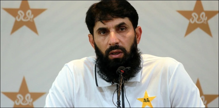 قومی کرکٹ ٹیم کے ہیڈ کوچ زائد العمر کھلاڑیوں کے حق میں بول پڑے