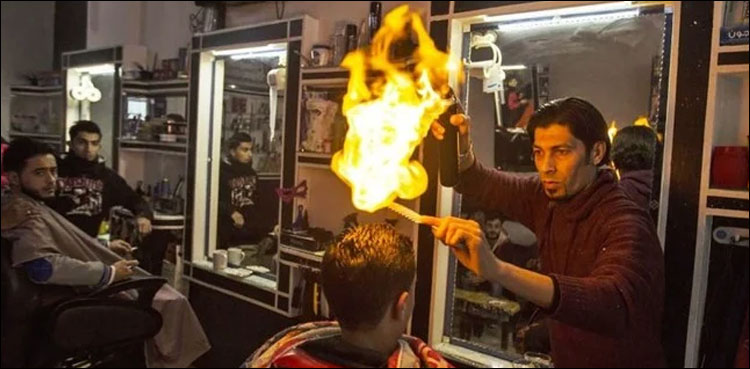حجام نے بالوں کو آگ لگا دی، پھر کیا ہوا؟