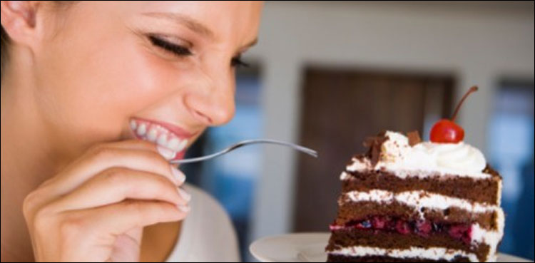 ہمیں اچانک میٹھا کھانے کی طلب کیوں ہوتی ہے؟