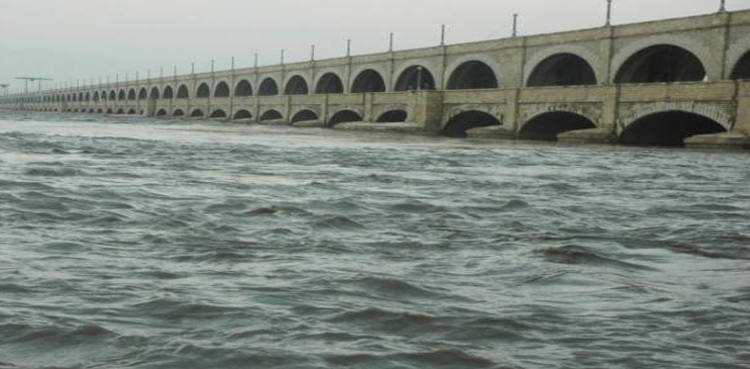 سندھ کے بیراجوں میں پانی کے بہاؤ کی شدت میں تیزی