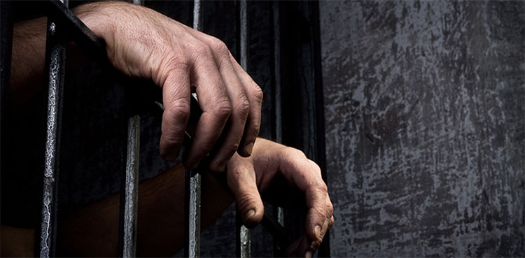 دُبئی : لاکھوں مالیت کے ماسک چُرانے پر 6 غیرملکیوں کو قید کی سزا