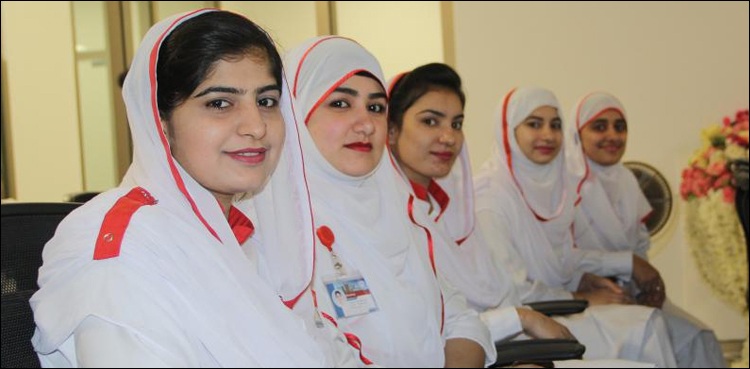 وزیراعلیٰ پنجاب نے نرسوں کے سروس اسٹرکچر کو اپ گریڈ کرنے کی منظوری دے دی