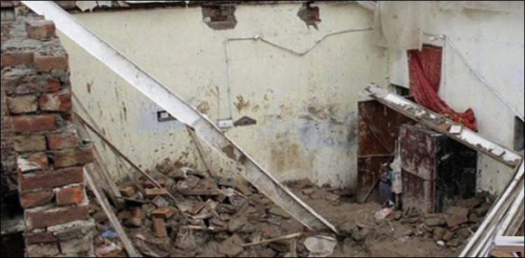 لاہور میں گھر کی چھت گرنے سے ایک ہی خاندان کے  6 افراد جاں بحق