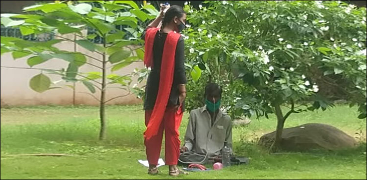 اس تصویر کے پیچھے چھپی کہانی نے سب کو رلادیا!