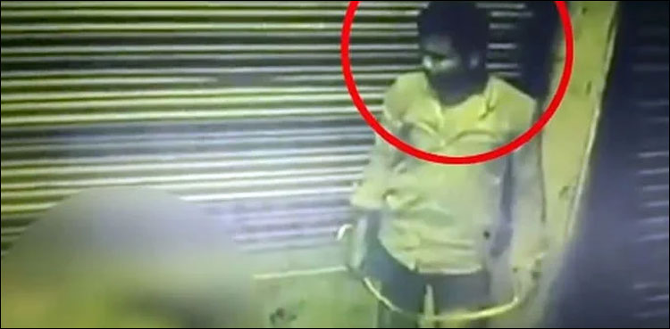 بھارت: سوئی ہوئی بھکارن کو قتل کرنے والے ملزم کی تصویر سامنے آگئی