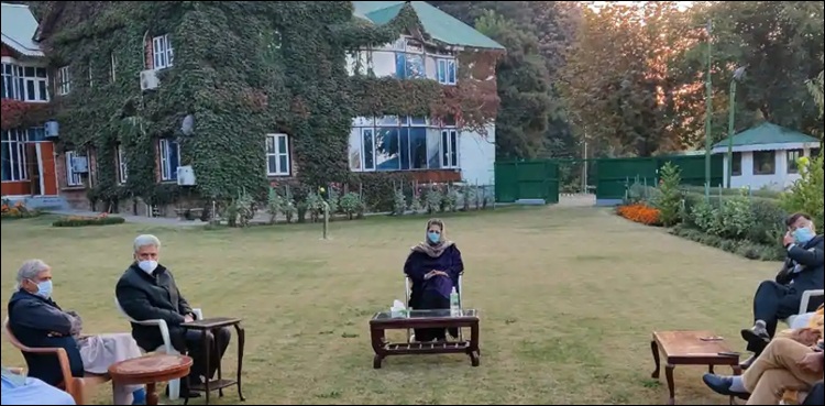 بھارتی جھنڈا ناقابل قبول ہے: محبوبہ مفتی
