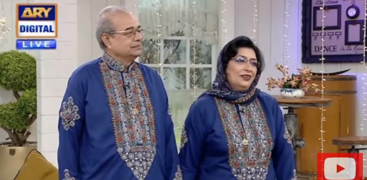ایک جیسا لباس زیب تن کرنے والے میاں بیوی : ملیے "کپل آف فیصل آباد” سے