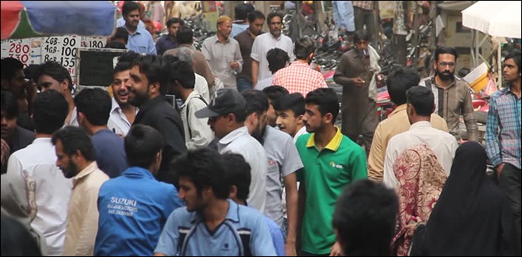 پاکستان میں ایس او پیز پر عملدرآمد نہ ہونے پر کورونا کے پھیلاؤ کا خدشہ