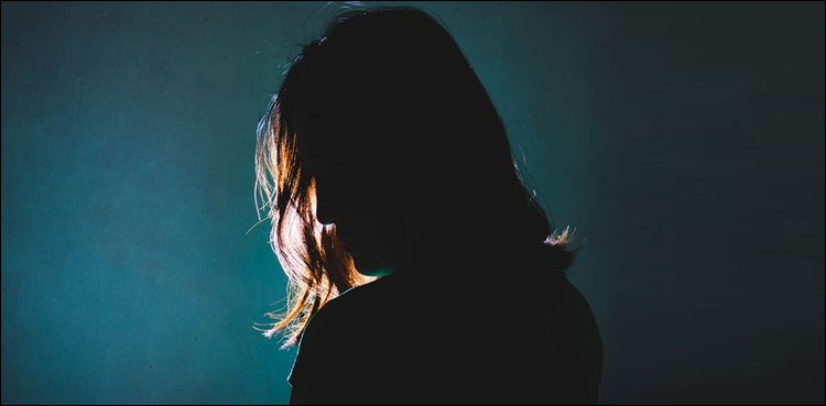 یونیورسٹی کی گولڈ میڈلسٹ طالبہ کا  گینگ ریپ