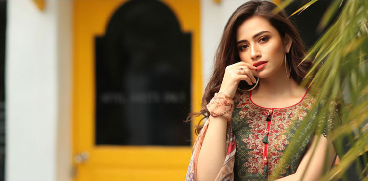 ثنا جاوید نے ہتھیار چلانا سیکھ لیے