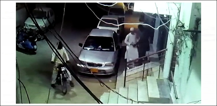 اسٹریٹ کرمنلز نے حد کر دی، جوڈو کے طالب علم سے سو روپے چھین لیے (ویڈیو)