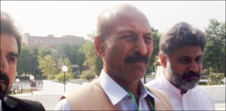 دہشت کی علامت سمجھے جانے والے قبضہ مافیا منشا بم کے 4 بیٹے گرفتار، منشابم فرار