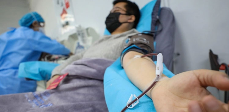 کیا صحتیاب کورونا مریض خود کو خطرے سے محفوظ سمجھ سکتا ہے؟