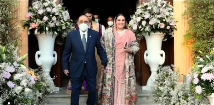 بختاور زرداری کی منگنی کے موقع پر والد اور بہن کے ساتھ یادگار ویڈیو