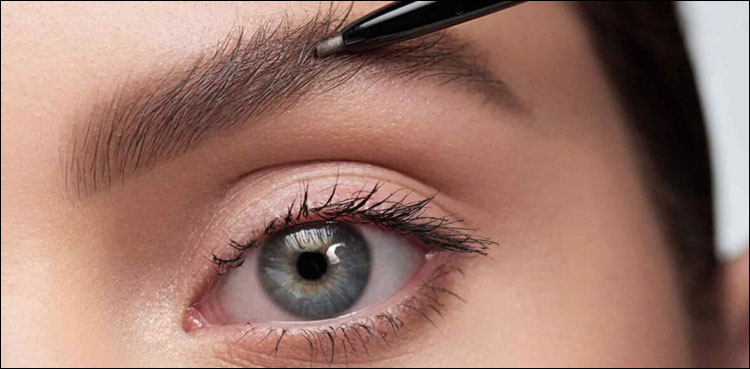 میک اپ کرتے ہوئے آئی برو کو کیسے خوبصورت بنایا جائے؟