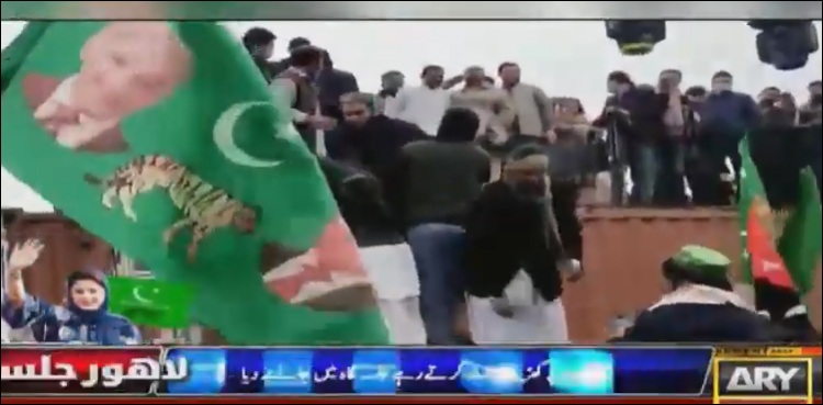 پی ڈی ایم جلسے میں شدید بدنظمی، متعدد اہم رہنماؤں کو اسٹیج پر جانے سے روک دیا گیا