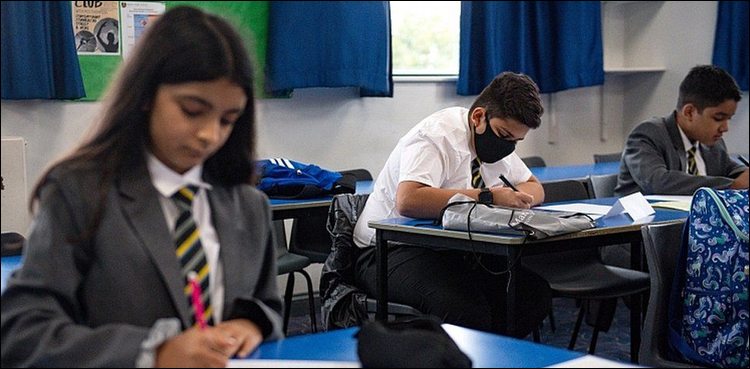 4 جنوری سے تمام اسکول نہیں‌ کھلیں‌ گے، برطانوی وزیر تعلیم کا اعلان