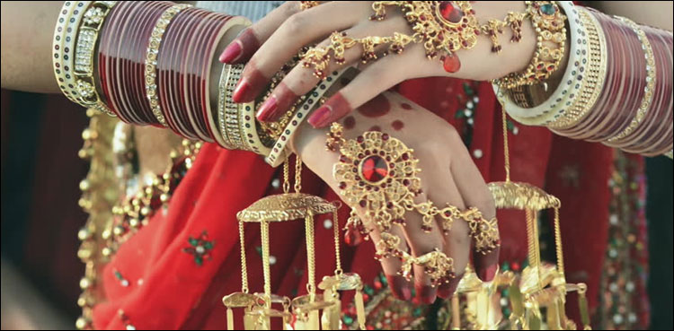 فلمی سین حقیقت بن گیا: دلہا فرار، دلہن کی شادی مہمان سے