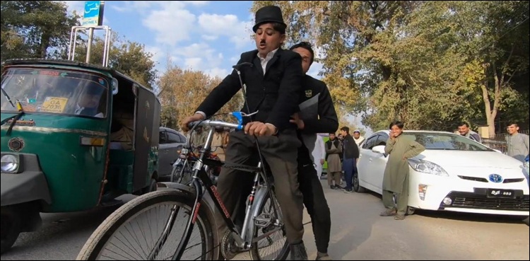 چارلی چپلن اب پشاور میں : دیکھیے دلچسپ ویڈیو