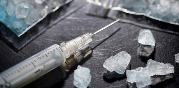 والدین کیسے پتہ چلا سکتے ہیں کہ ان کا بچہ نشے کا عادی ہوچکا ہے؟