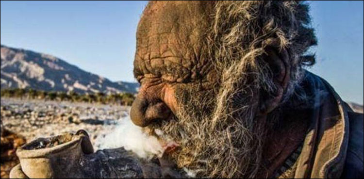 وہ شخص جو 60 سال سے نہیں نہایا