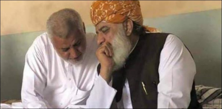 مولانا فضل الرحمان کے قریبی ساتھی کے خلاف نیب نے ریفرنس دائر کر دیا