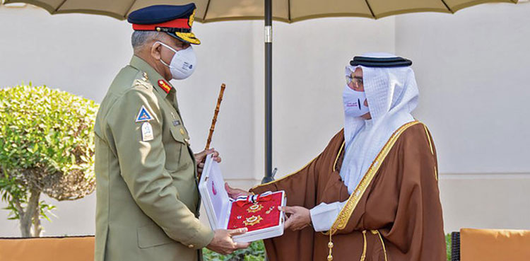 آرمی چیف جنرل قمر جاوید باجوہ کو بحرین کے اعلی فوجی اعزاز سے نوازا دیا گیا