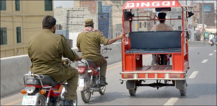 موٹر سائیکل رکشے میں ذہنی معذور پر ظالموں نے ستم ڈھا دیا