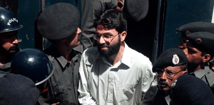 ڈینئل پرل قتل کیس : سندھ حکومت کا عمر شیخ کو ریسٹ ہاؤس منتقل کرنے کا فیصلہ