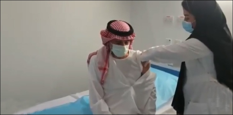 سعودی عرب: ایک اور اہم شخصیت نے کرونا ویکسین لگوا لی