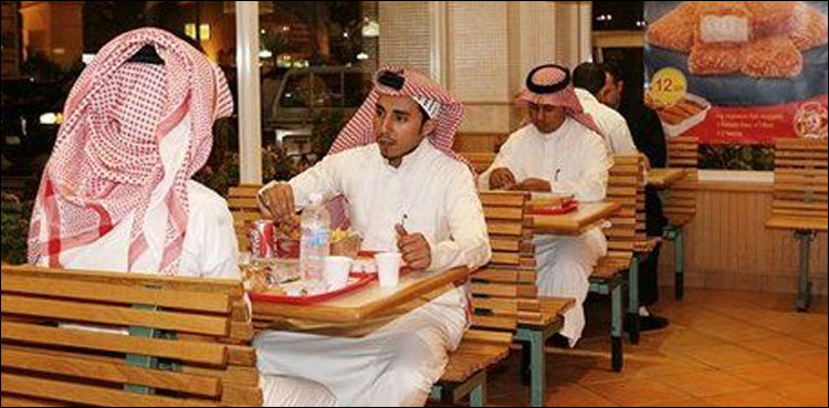 سعودی عرب: ریستورانوں میں ٹیبل سروس پر پابندی عائد