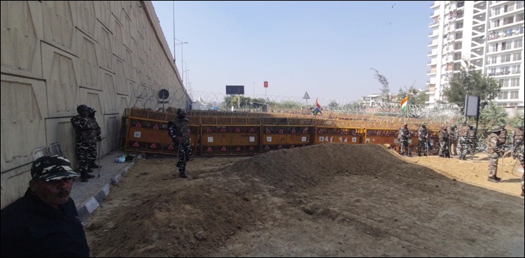 دہلی پولیس کا کسانوں کی مٹی پر قبضہ، وجہ جان کر آپ حیران رہ جائیں گے