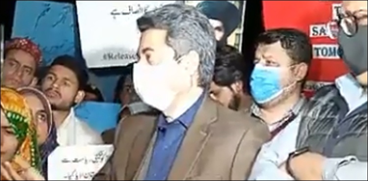 وزیر قانون اور مشیر داخلہ لاپتا افراد کے دھرنے میں پہنچ گئے