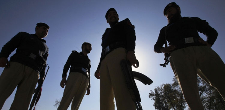 سپرہائی وے کوئٹہ بس اڈے پر گرینڈ آپریشن، کروڑوں مالیت  کا غیرملکی اسمگل شدہ سامان برآمد