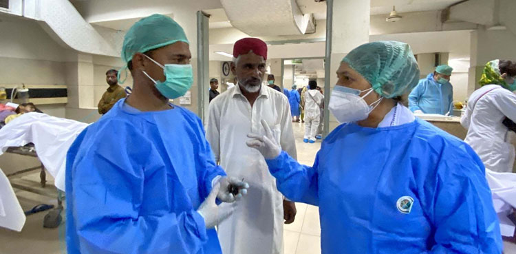 سندھ بھر میں کورونا ویکسین لگوانے والے   فرنٹ لائن ورکروں کی تعداد 7349  ہوگئی